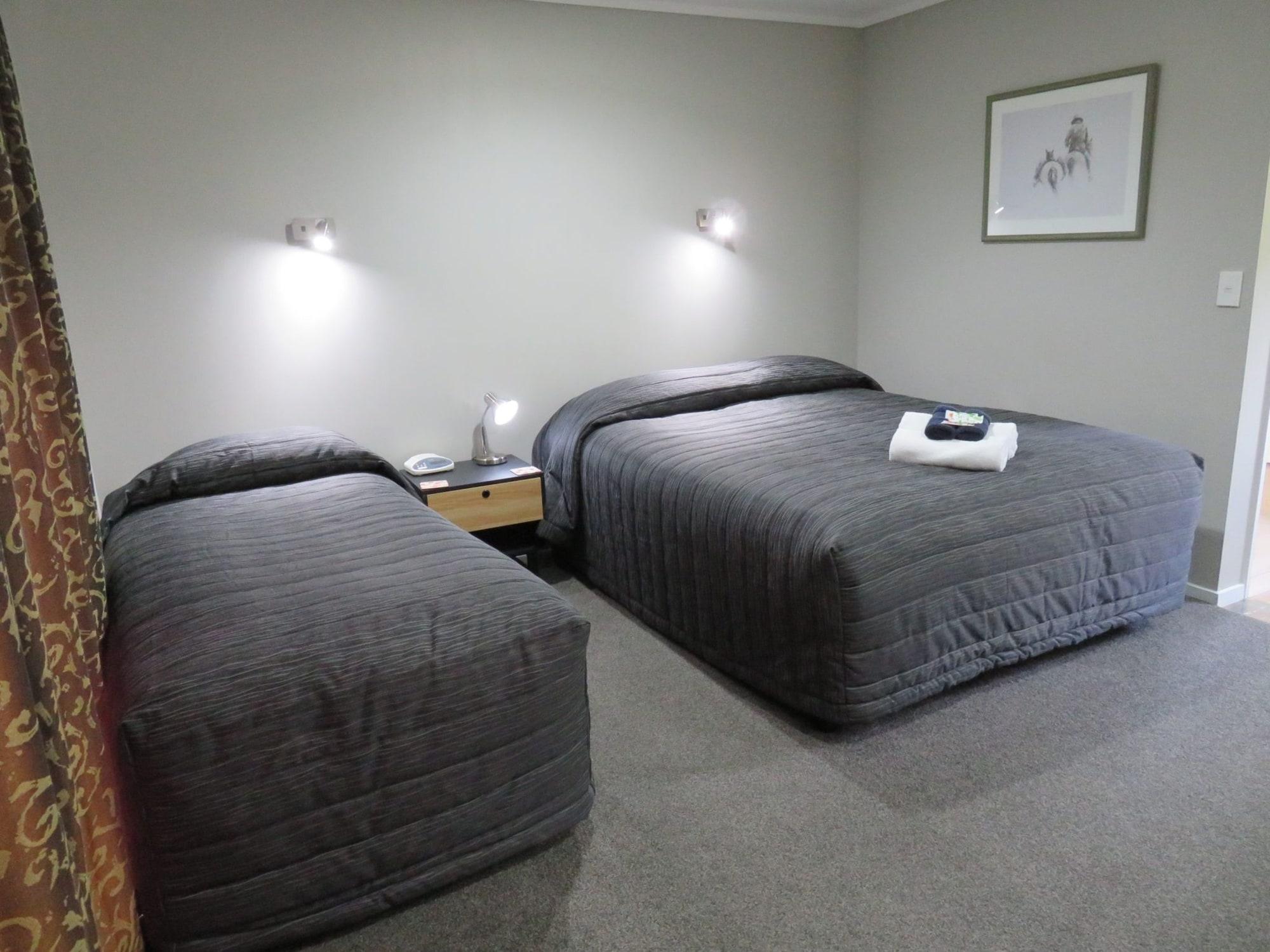 Commodore Court Motel Blenheim Bagian luar foto