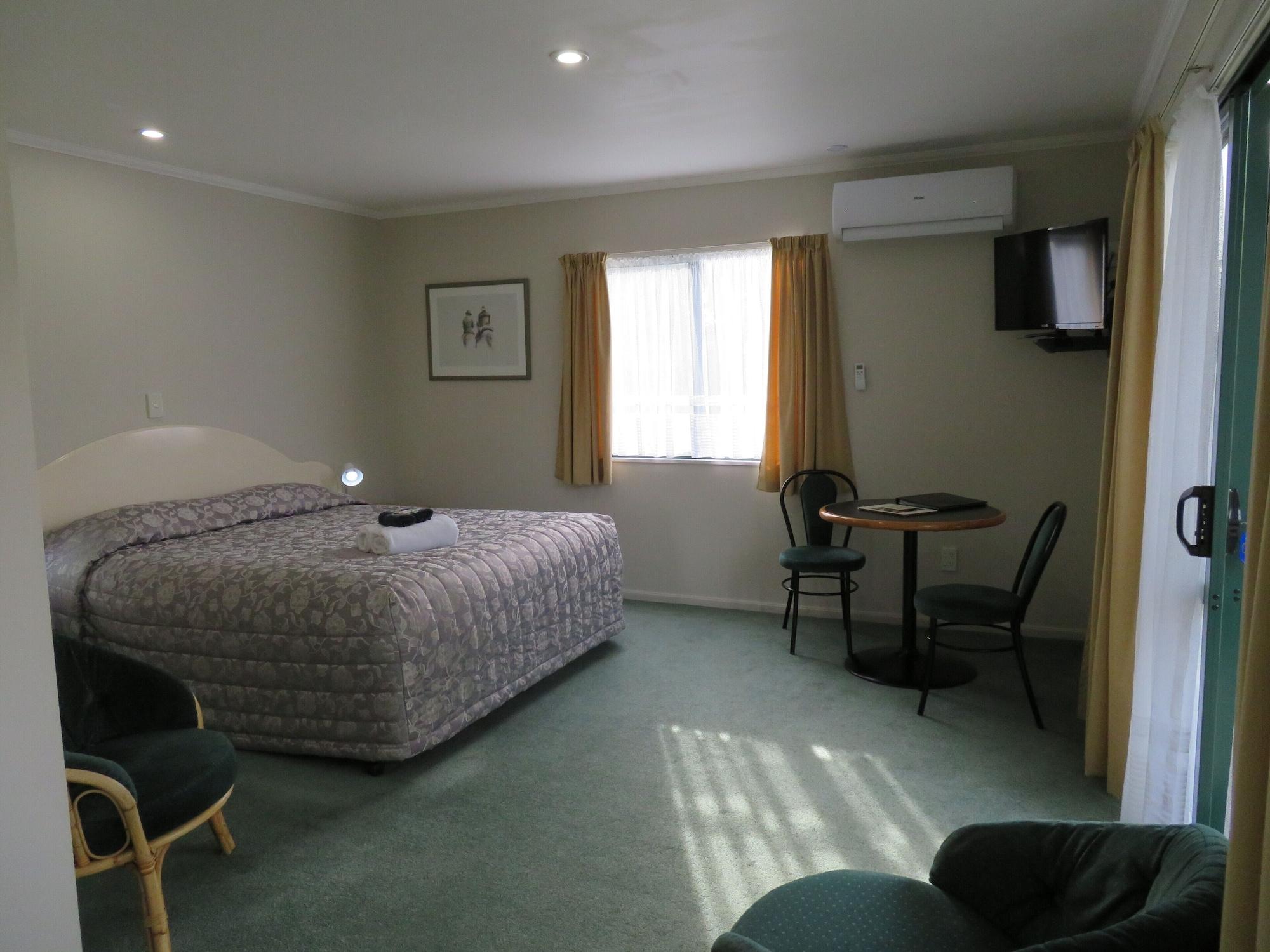 Commodore Court Motel Blenheim Bagian luar foto