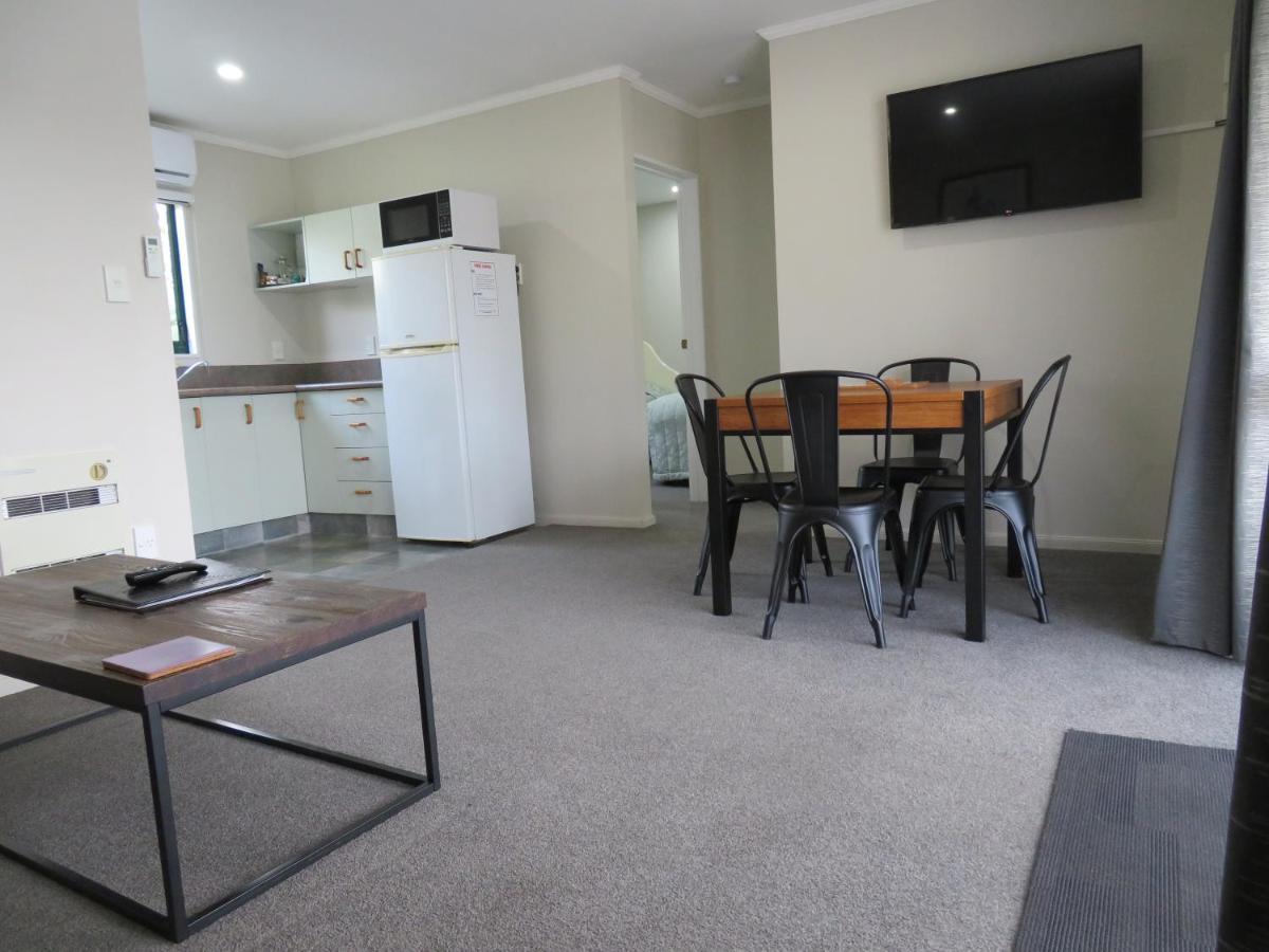 Commodore Court Motel Blenheim Bagian luar foto