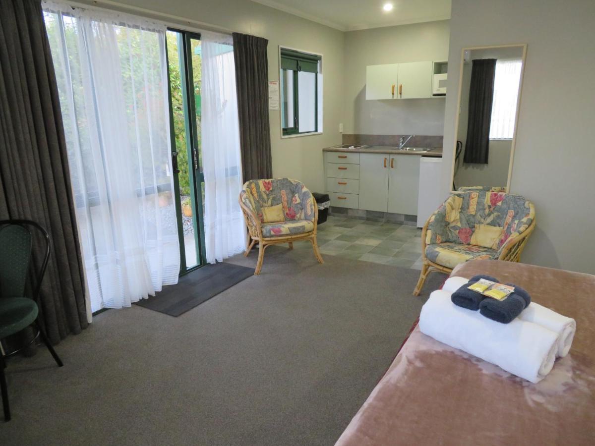 Commodore Court Motel Blenheim Bagian luar foto