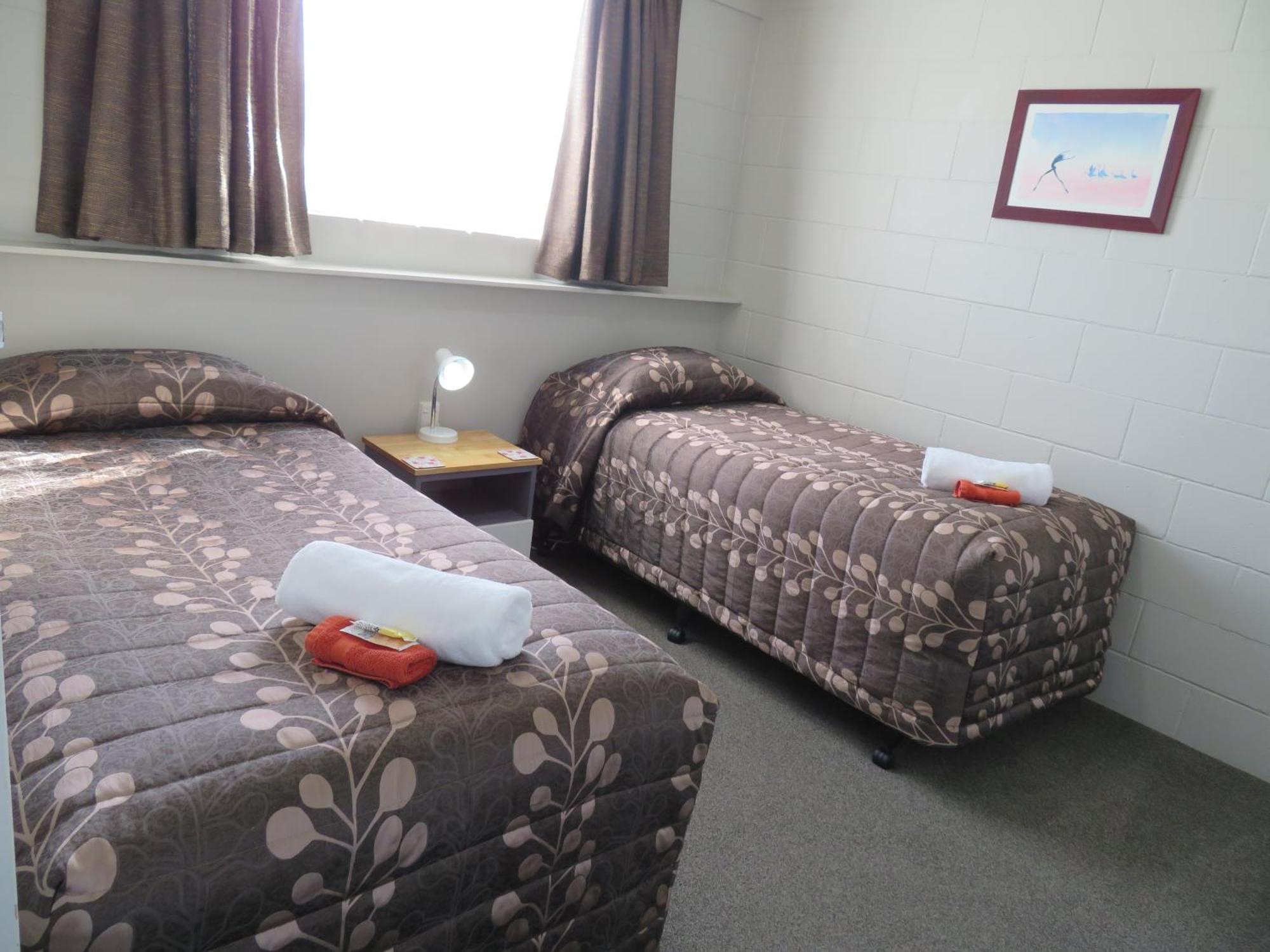 Commodore Court Motel Blenheim Bagian luar foto