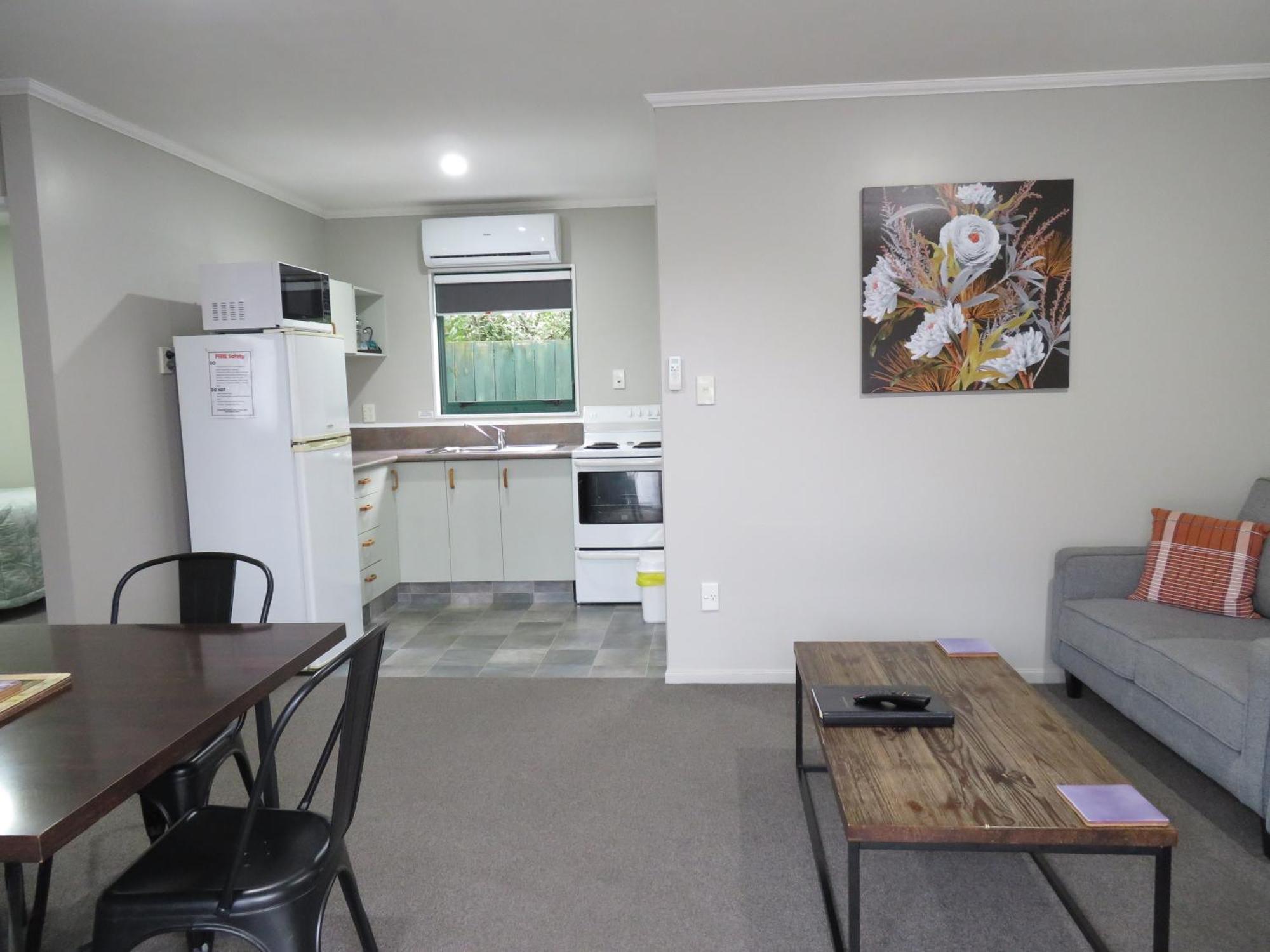 Commodore Court Motel Blenheim Bagian luar foto