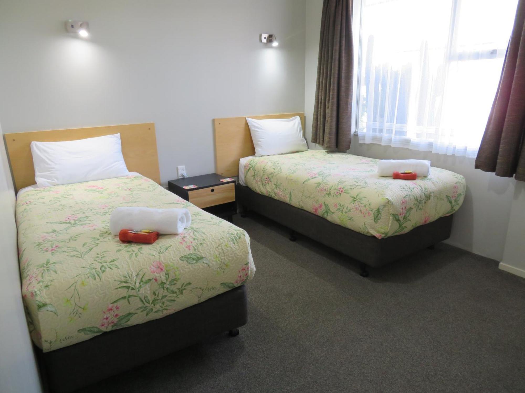 Commodore Court Motel Blenheim Bagian luar foto