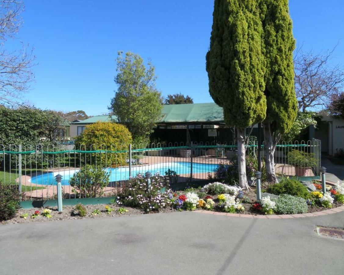 Commodore Court Motel Blenheim Bagian luar foto