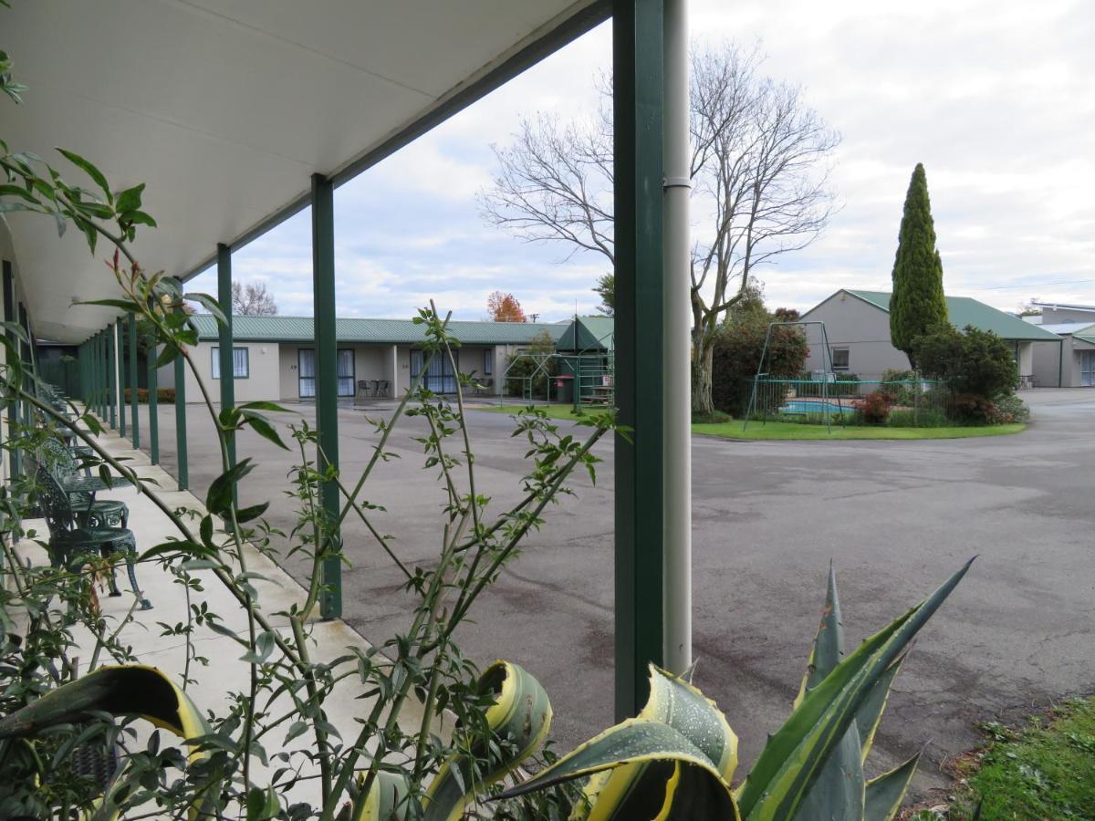 Commodore Court Motel Blenheim Bagian luar foto