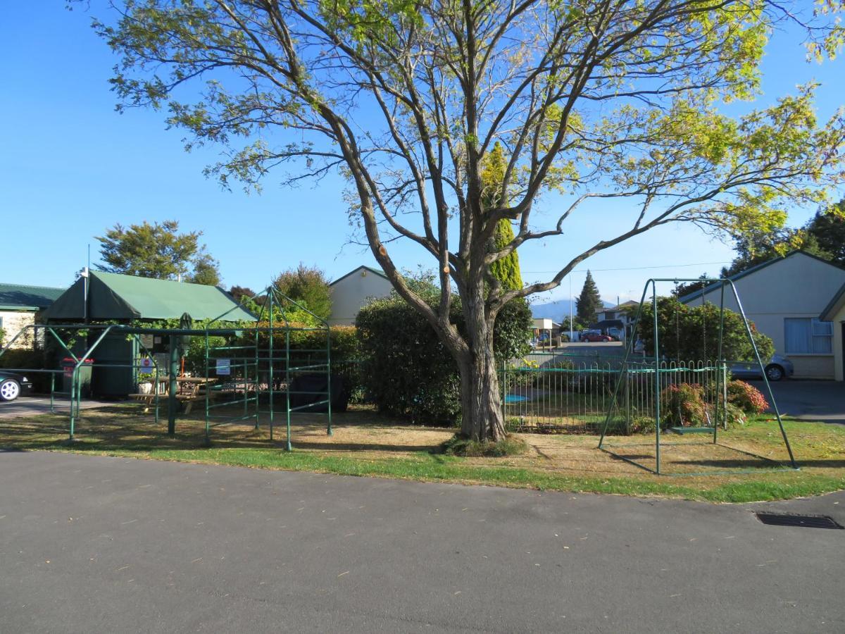 Commodore Court Motel Blenheim Bagian luar foto